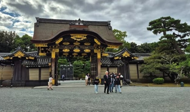 Nijo Castle Guided Tours 2025